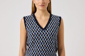 SQUARE V NECK NAVY